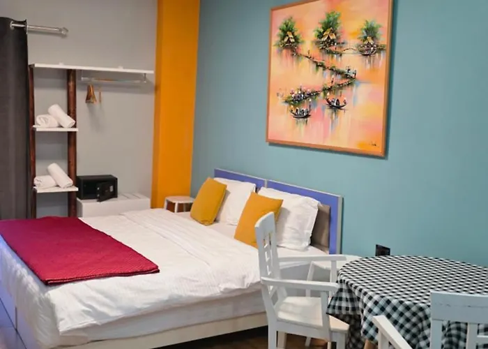 Blue Door * 地拉那